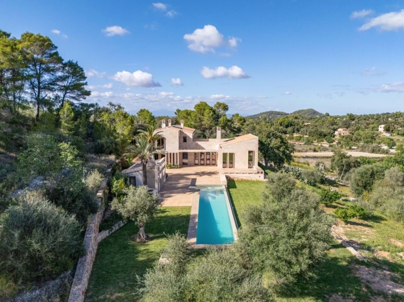 Finca Es Castell – The southeast of Mallorca at its finest: Calm, exclusive, and full of quality of life.
