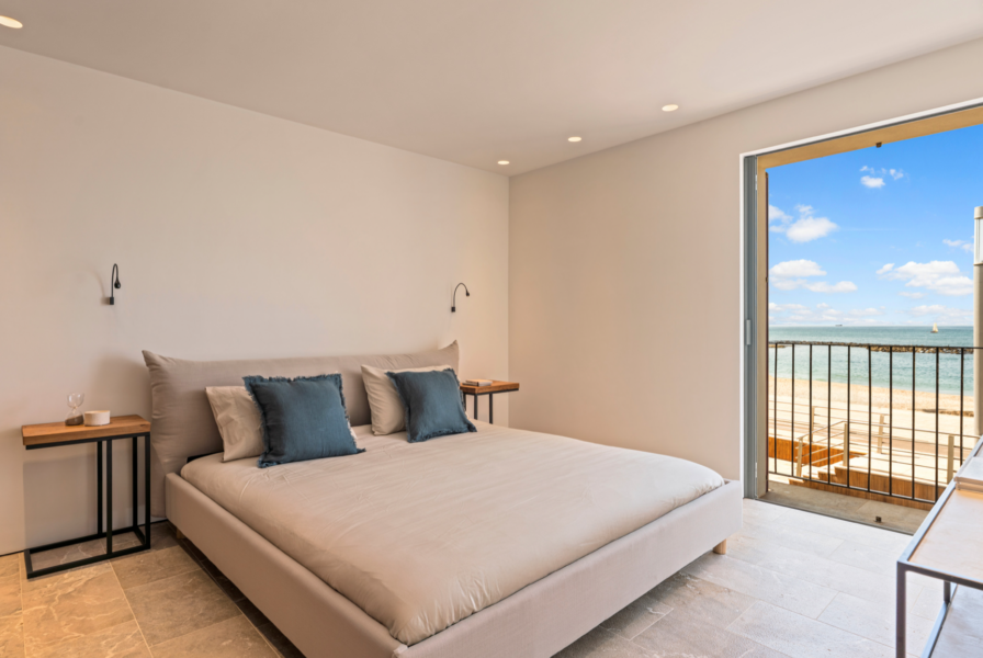 Unique Luxury Frontline Townhouse Directly on the Beach in Portixol