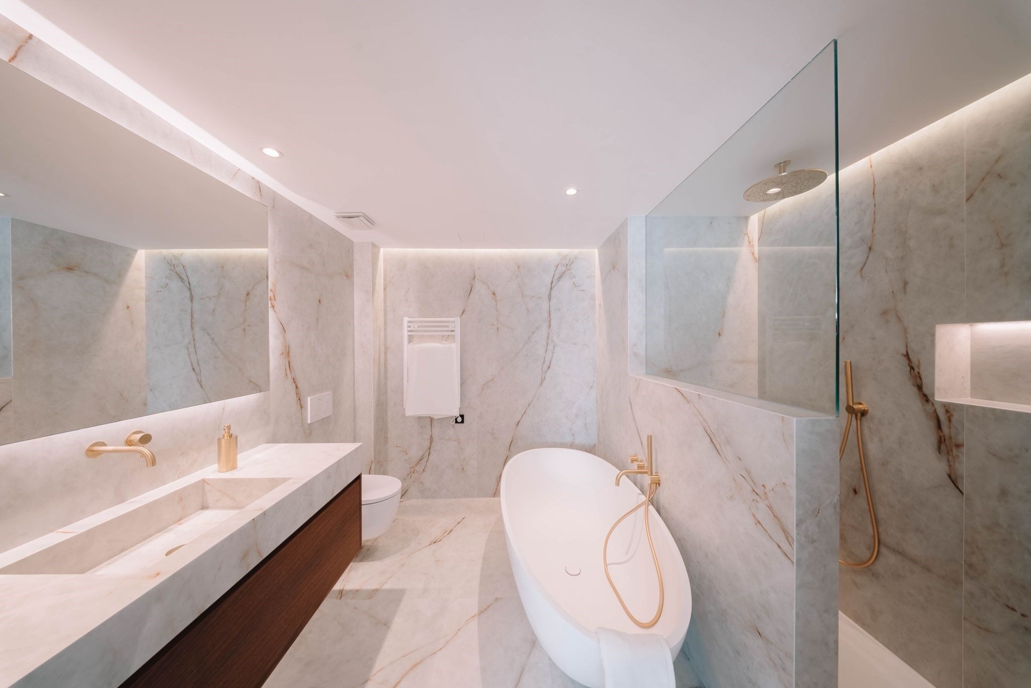 Newly built penthouse for sale in Palma with sea views and private roof terrace